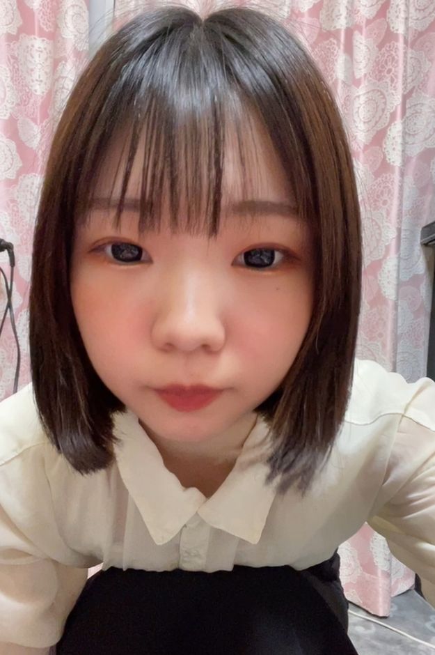 【無・完全脱衣】清楚なロングスカート女子の秘密の生着替え～白シャツから露わになる純白レースと黒ランジェリーの誘惑～