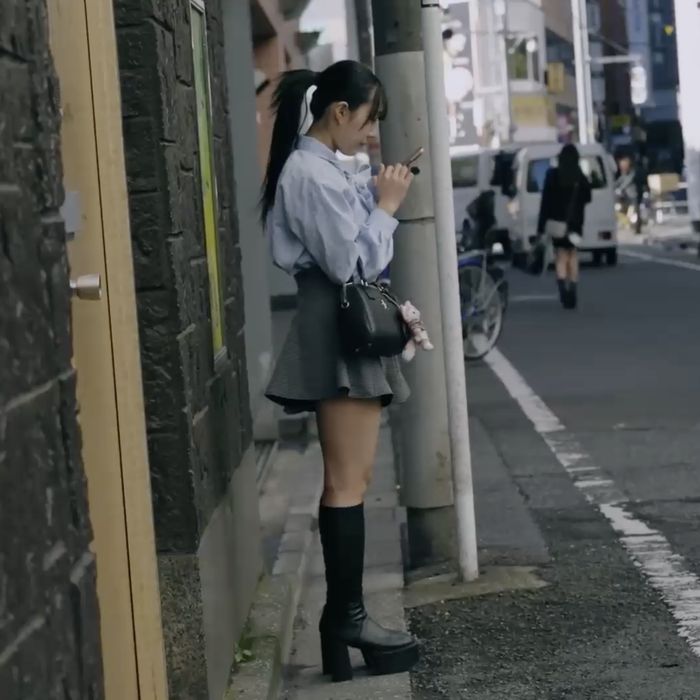 サボって歌舞伎町にいてた可愛い１８歳と待ち合わせ！そのままホテルで連続中出し！