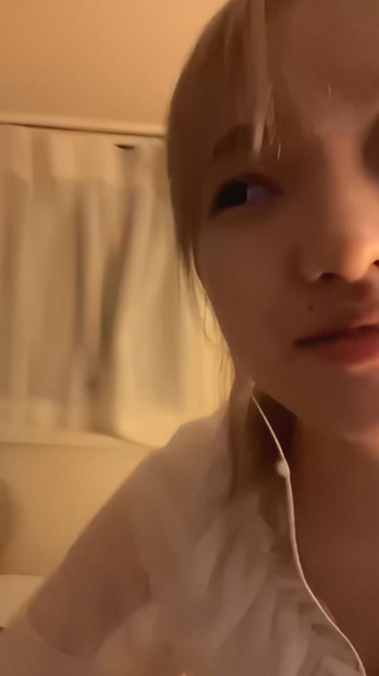 無｜19歳看護学生｜色白美‌少‌女が布の上からこすりつけてビクッ